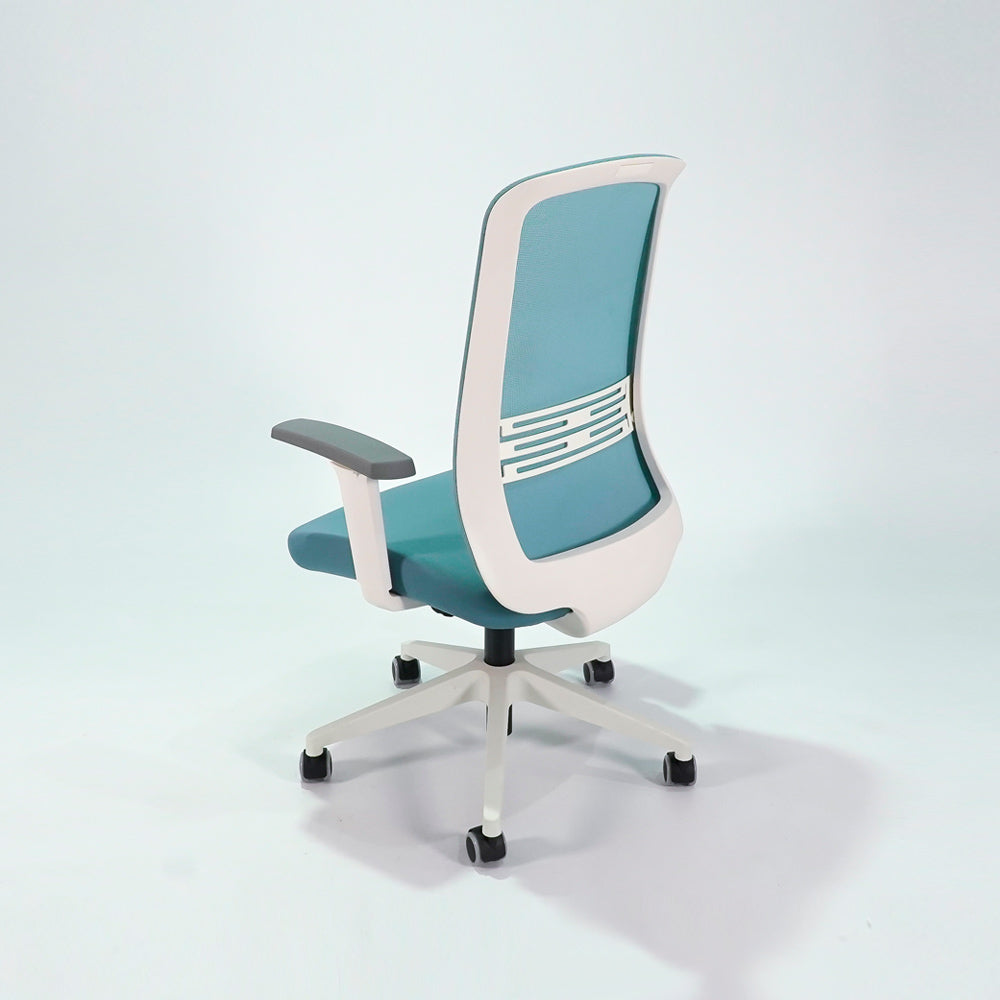 Silla GÜD Color Executive. Base Plástica Blanca